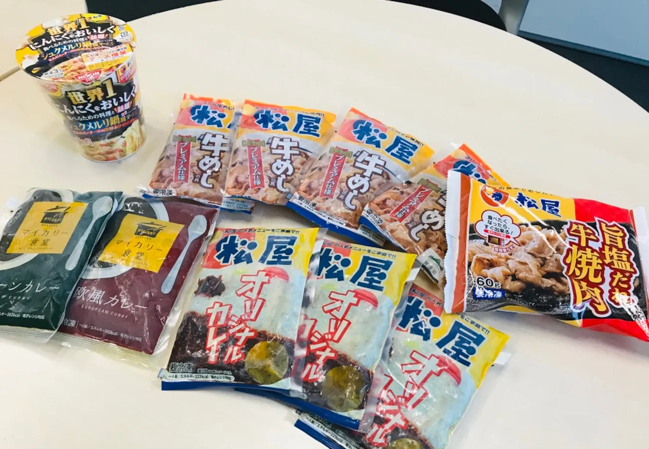 松屋の冷凍食品ラインナップ。牛めしの具、カレー、牛焼肉、シュクメルリなどのパウチ商品
